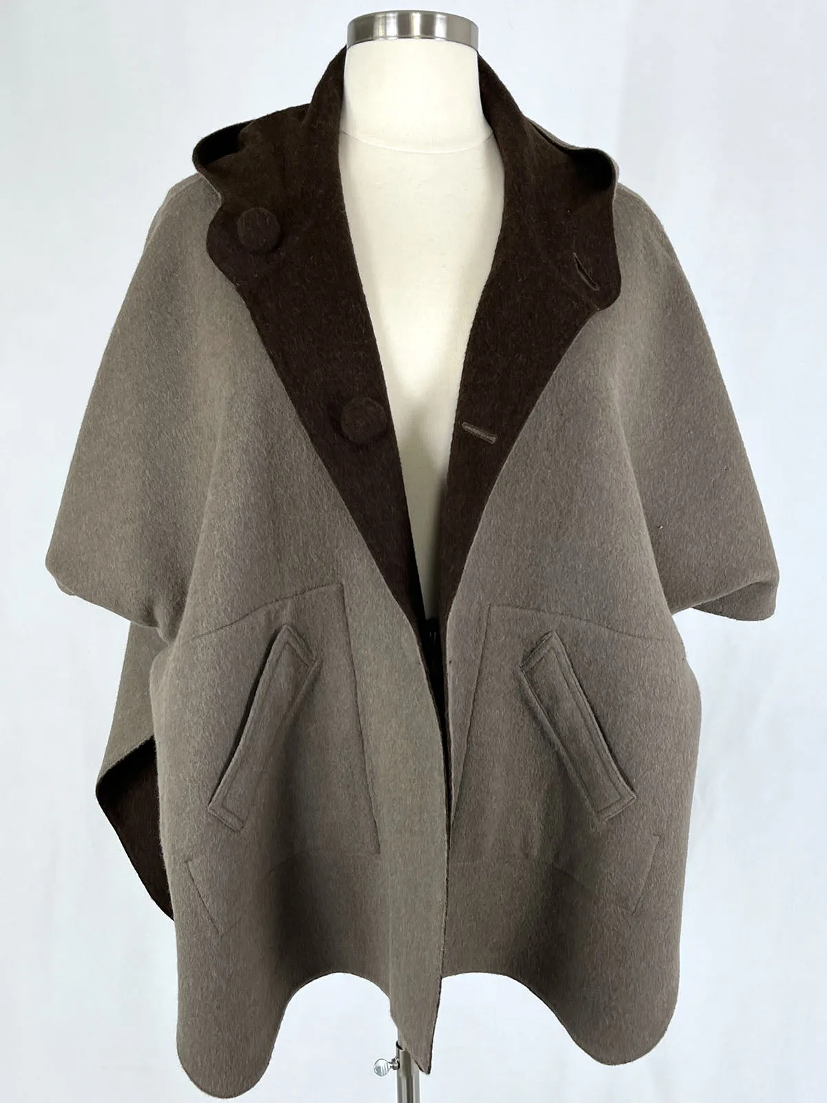 Beyond Threads Size Open Browns 2-tone Cape NWT