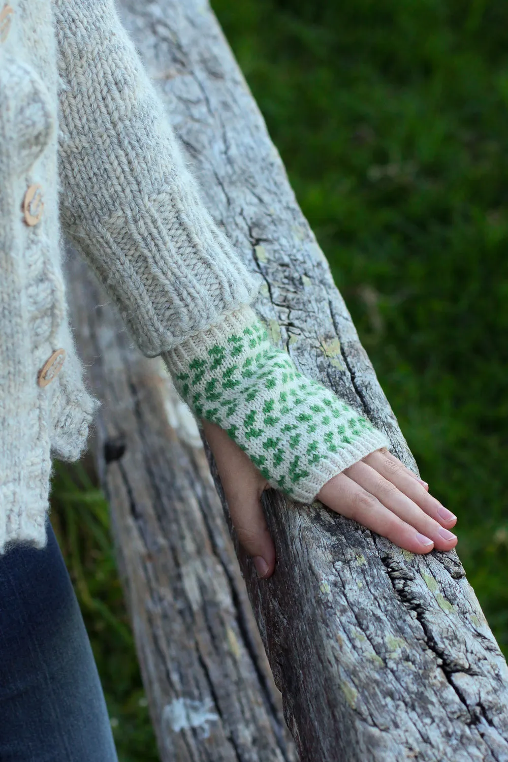 Bilberry Fingerless Mitts | PDF Knitting Pattern