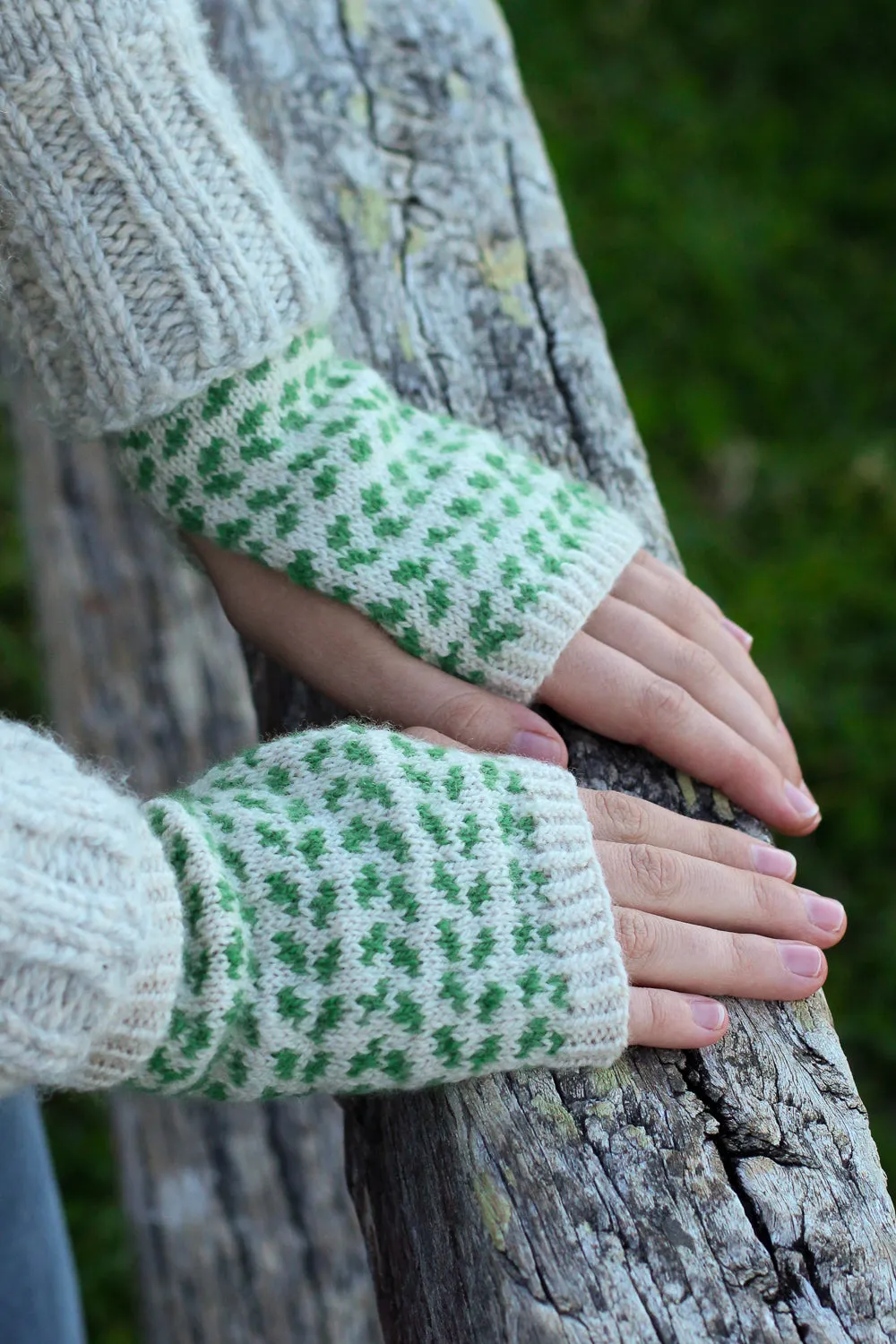 Bilberry Fingerless Mitts | PDF Knitting Pattern