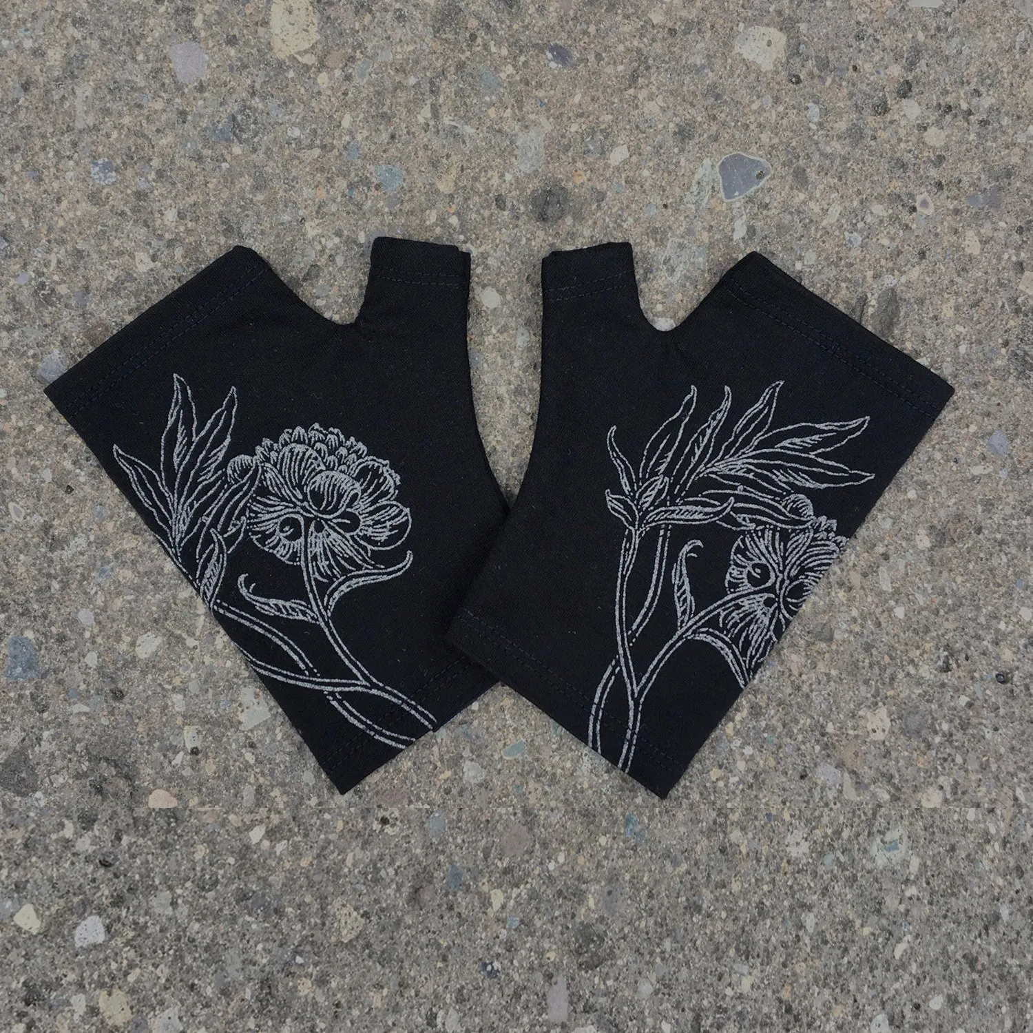 Black hobo length peony print merino fingerless gloves