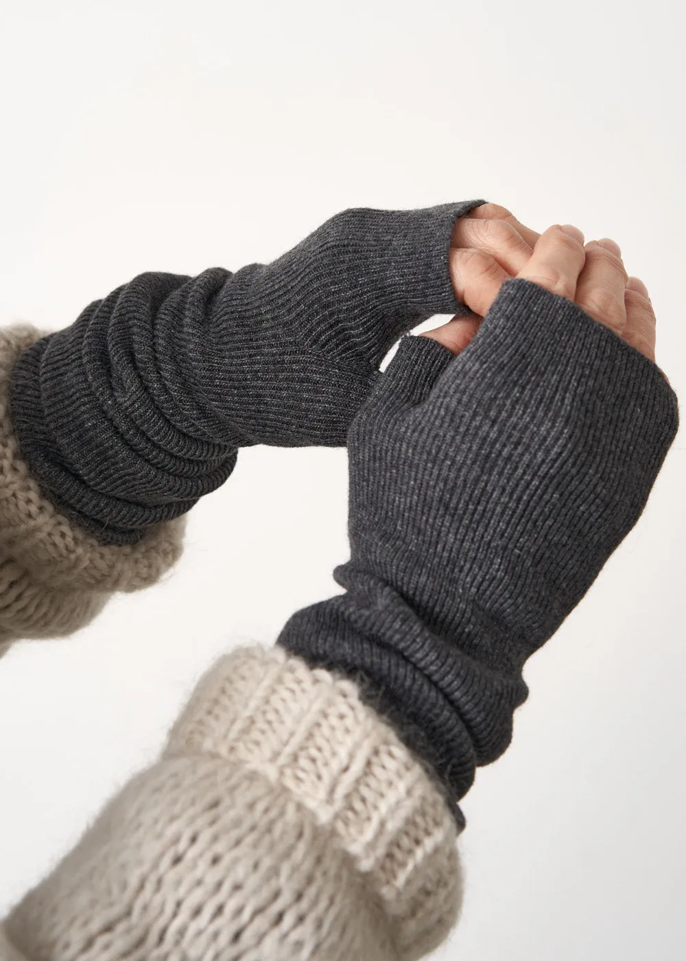 SERENA CASHMERE MIX FINGERLESS GLOVES - DARK GREY