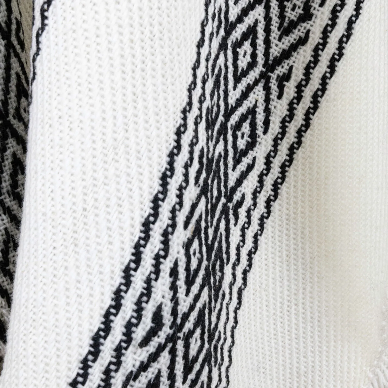 Tiputini - Llama Wool Unisex South American Handwoven Thick Hooded Poncho - Geometric - White/Black