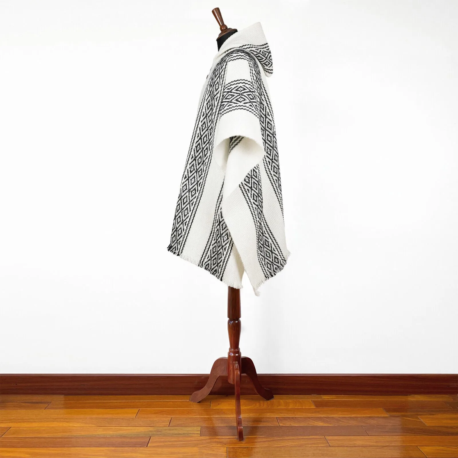 Tiputini - Llama Wool Unisex South American Handwoven Thick Hooded Poncho - Geometric - White/Black