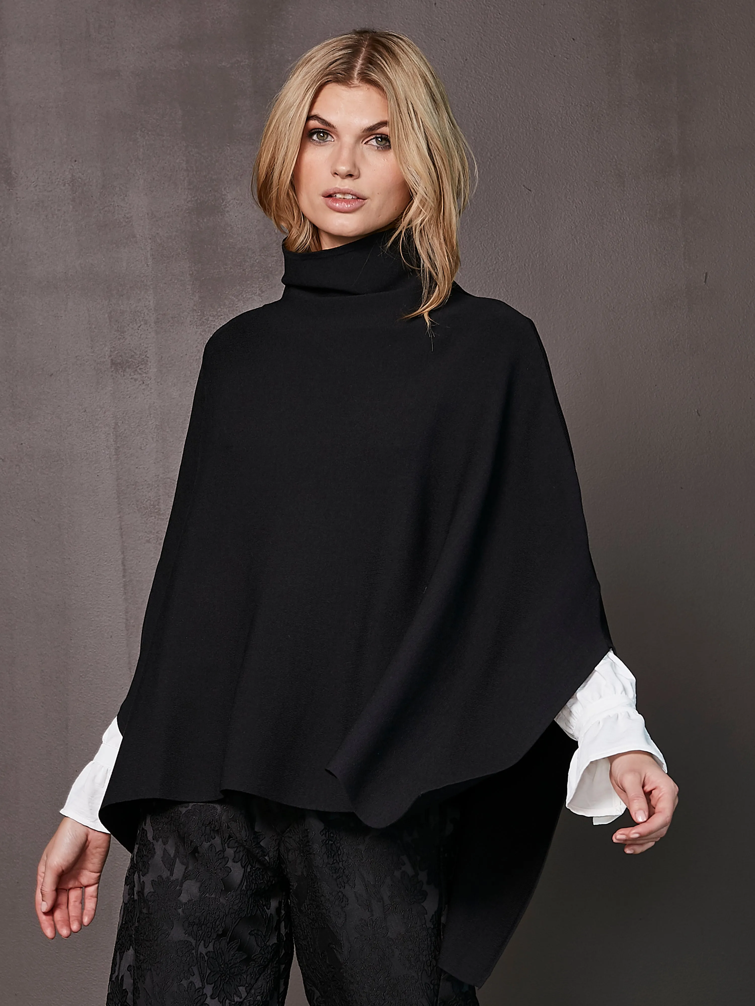 XIAO poncho - Black